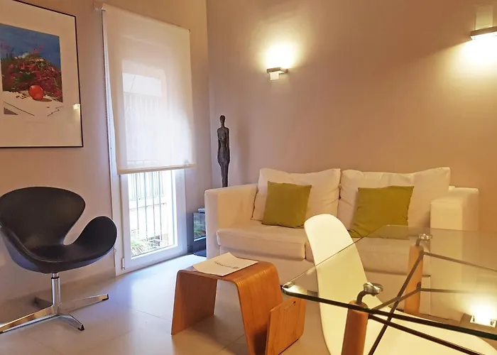 Apartamentos Caballerizas Granada Con Parking Gratuito En Pleno Centro