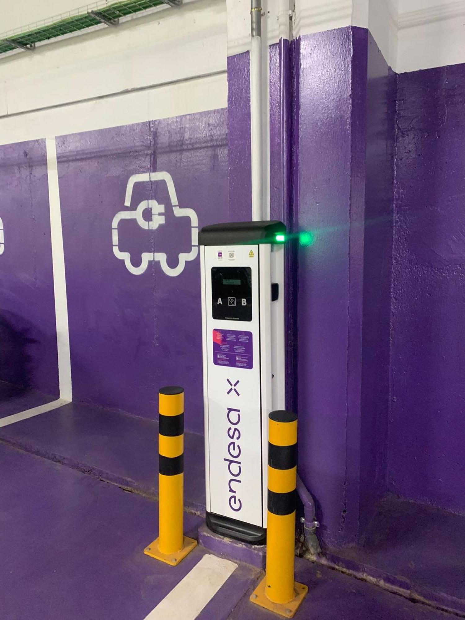 Caballerizas Con Parking Gratuito En Pleno Centro Granada