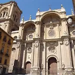 Apartamentos Caballerizas Granada Con Parking Gratuito En Pleno Centro