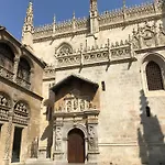 Apartamentos Caballerizas Granada Con Parking Gratuito En Pleno Centro